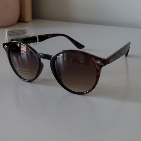 Lauren Conrad Sunglasses - Picture 2 of 3